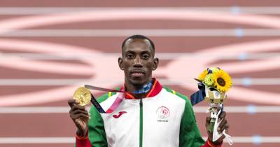 O português Pedro Pablo Pichardo festeja após conquistar a medalha de ouro no triplo salto dos Jogos Olímpicos Tóquio 2020, Estádio Olímpico de Tóquio, Japão, 5 de agosto de 2021. Pichardo conquistou hoje a medalha de ouro no triplo salto dos Jogos Olímpicos Tóquio2020 ao conseguir 17,98 metros.