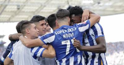 FC Porto vence Farense no Estádio do Dragão