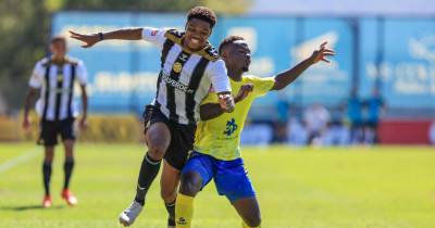 O jogador do Arouca Chico Lamba (D) disputa a bola com Nigel Thomas jogador do Nacional durante o jogo da Primeira Liga de Futebol, no estádio Municipal de Arouca, 25 de agosto de 2024. JOSÉ COELHO/LUSA