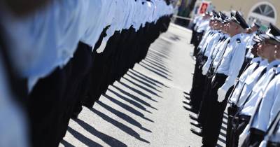 Policias em formatura na cerimónia comemorativa do 157.º aniversário da Polícia de Segurança Pública, bem como a cerimónia do compromisso de honra dos polícias que terminam o 19.º Curso de Formação de Agentes, em Torres Novas