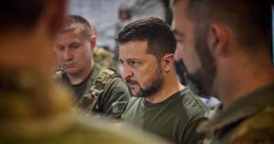 Ucrânia: Zelensky assinala Constituição e destaca papel das Forças Armadas