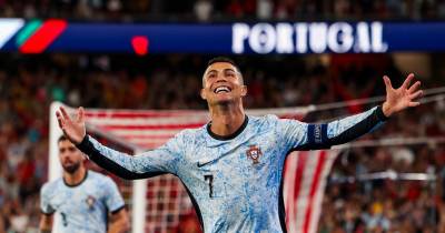 Cristiano Ronaldo celebrou ontem o 900.º golo da sua carreira, durante o jogo da seleção portuguesa com a Croácia, a contar para a Liga das Nações.