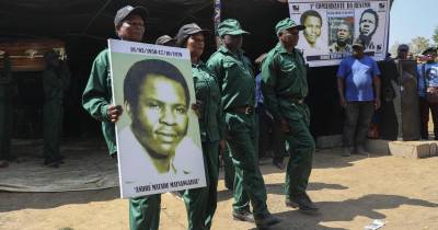 Funeral de André Matade Matsangaísse, fundador e seu primeiro comandante, cujos restos mortais foram trasladados da Gorogonsa, onde morreu há 45 anos.