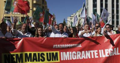 Ventura fala “em dia histórico” no arranque da manifestação do Chega contra “imigração descontrolada”