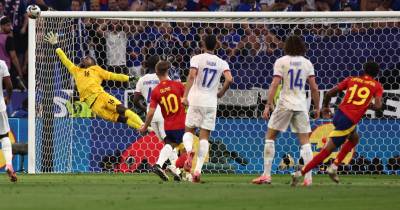 Com somente 16 anos e 362 dias, o espanhol Lamine Yamal tornou-se hoje no mais novo futebolista da história a marcar na fase final de um Campeonato da Europ