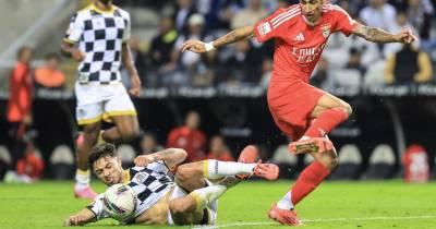 Benfica segue a cinco pontos do líder Sporting.