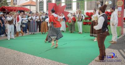 Os grupos folclóricos regionais são parte ativa nos cartazes que promovem a Madeira.