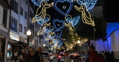 Câmaras aumentam gastos com iluminações de Natal.