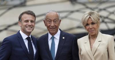 Marcelo Rebelo de Sousa recebido por Macron antes da cerimónia de abertura dos Jogos Olímpicos.