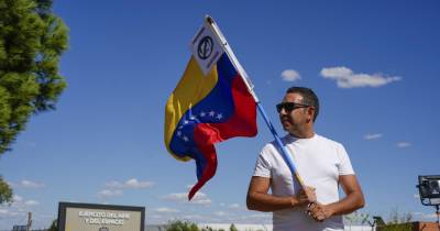 O político venezuelano Edmundo González Urrutia, que a oposição diz ter vencido as presidenciais de 28 de julho, deixou na noite de sábado a Venezuela em direção a Espanha.