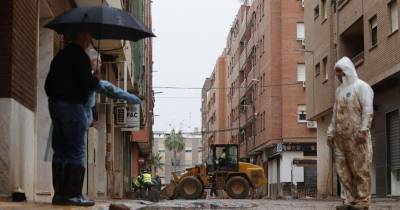 A agência de meteorologia de Espanha baixou hoje de vermelho para laranja o alerta de mau tempo para a região de Valência, após uma madrugada de forte chuva, mas para já sem relatos de incidentes.