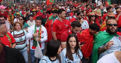 epa11450460 Portugal supporters make their way through a street on their way to Frankfurt Arena ahead of the UEFA EURO 2024 Round of 16 soccer match between Portugal and Slovenia, in Frankfurt Main, Germany, 01 July 2024. EPA/PEDRO REVILLION
