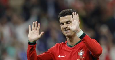 Ronaldo, emocionado, pediu para interromper entrevista rápida no final