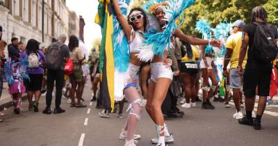 As duas vítimas - uma mãe que participava no carnaval com a filha pequena e um chefe de cozinha de visita ao Reino Unido - estavam hospitalizadas há pouco menos de uma semana.