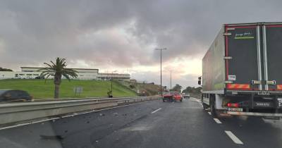 Dois acidentes na via rápida em Santa Cruz atrapalham trânsito