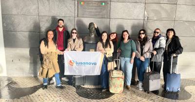 À chegada ao aeroporto, os agentes de viagens fizeram a foto da praxe junto ao busto de Cristiano Ronaldo.