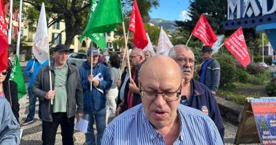 Trabalhadores protestam contra “pobre esmola” de aumento salarial