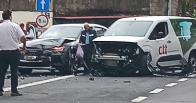 Rapariga socorrida após colisão aparatosa em Machico