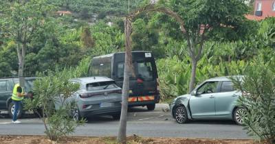 Viatura TVDE despista-se e bate em vários carros no Amparo