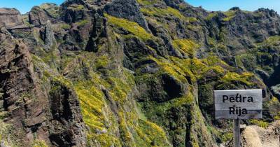 A partir de hoje, a vereda do Areeiro, que faz a ligação ao Pico Ruivo, num trajeto de sete quilómetros, está transitável desde o Pico do Areeiro até ao Miradouro da Pedra Rija.