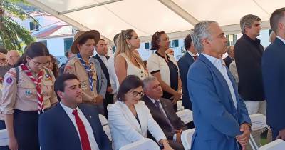 Deputados municipais do PSD e CDS permaneceram sentados durante o Hino da Maria da Fonte.