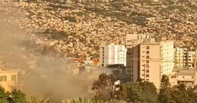 Bombeiros Sapadores já estão no local.