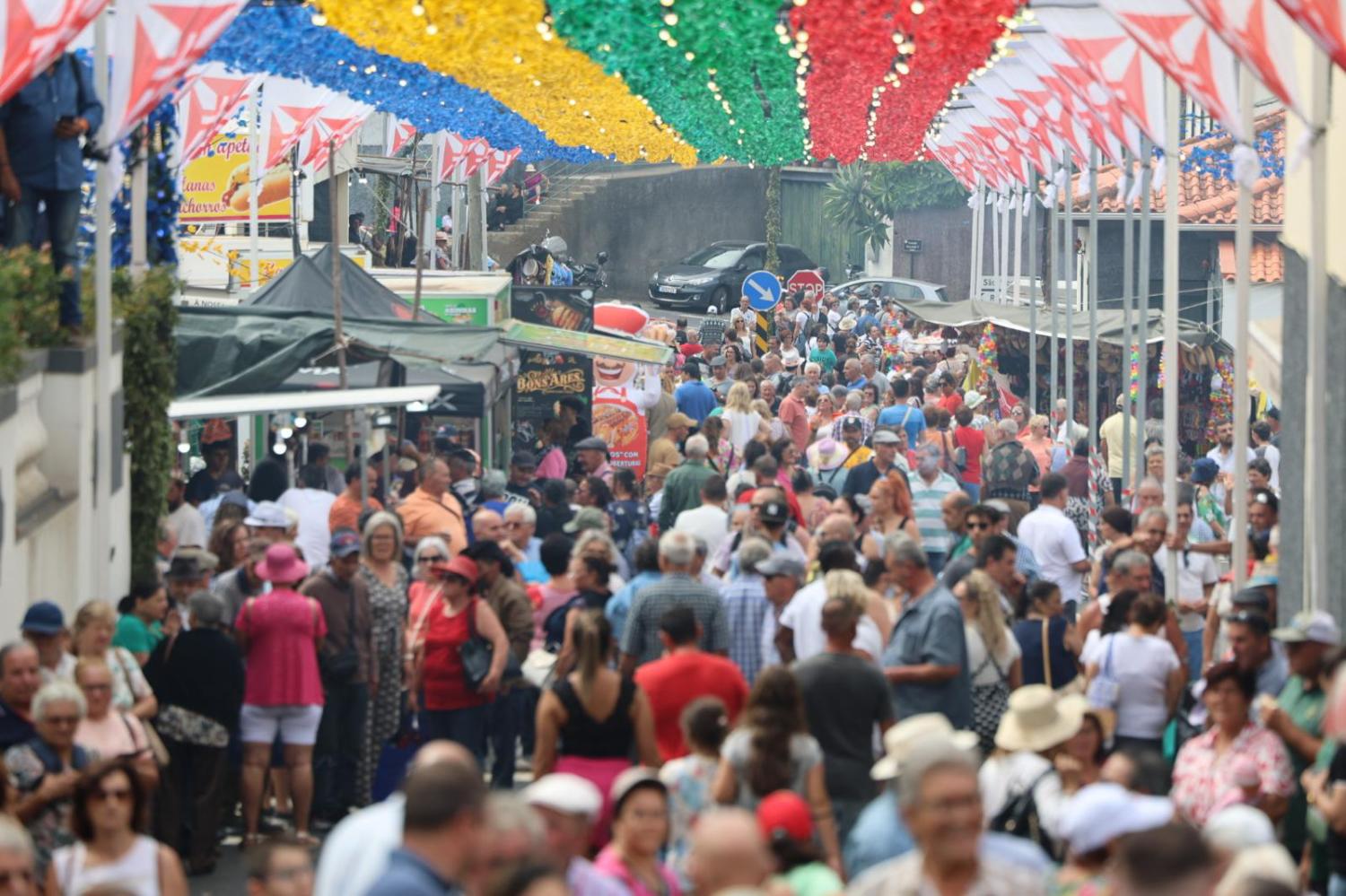 Milhares na Festa de Nossa Senhora do Rosário (com fotos)