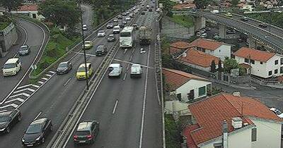 Trânsito congestionado na zona do Pinheiro Grande