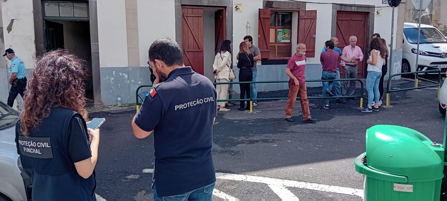 Incêndio na rua das Mercês: Junta de Freguesia de São Pedro em contatos para realojar 20 pessoas