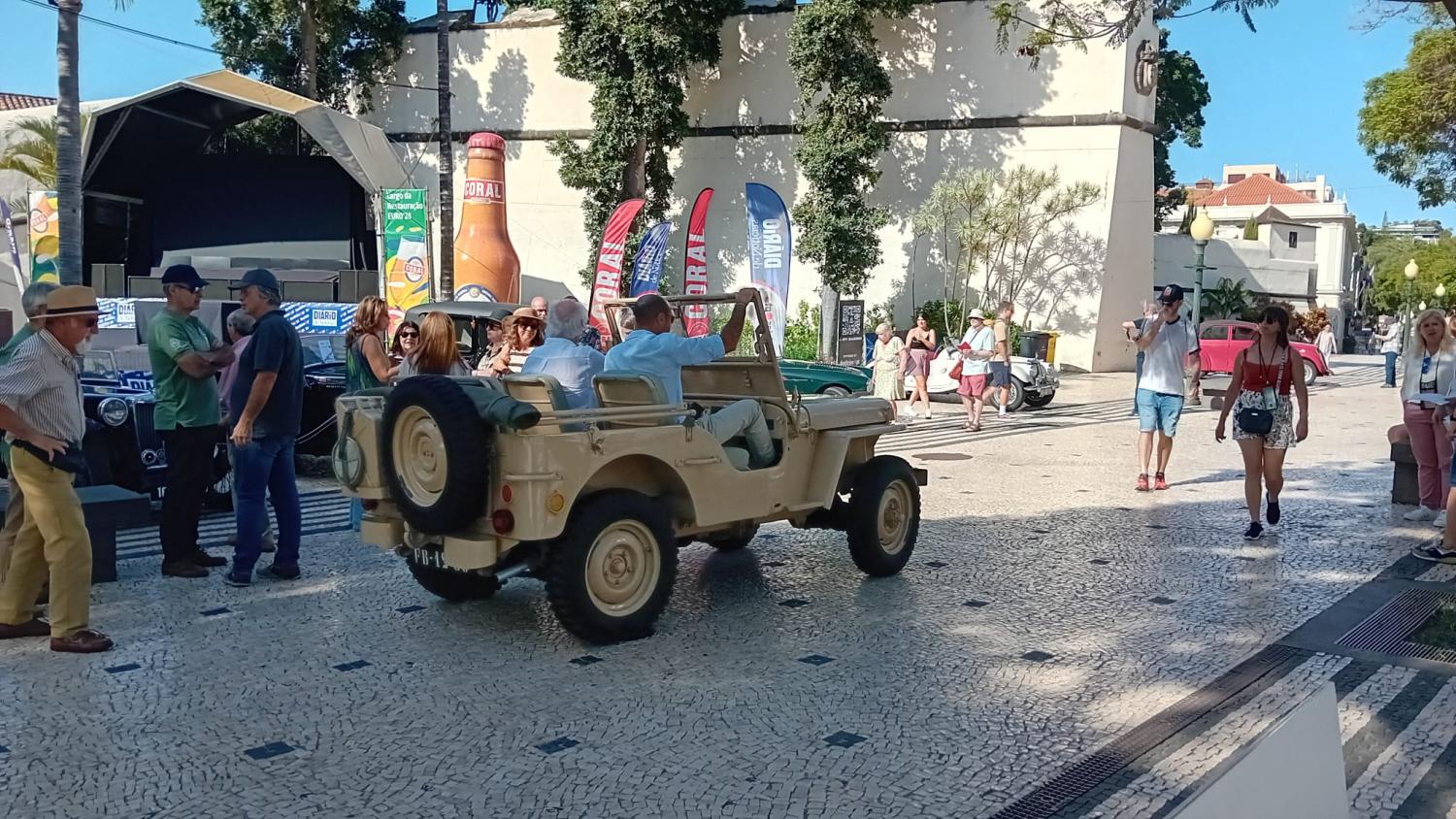 27 carros antigos recriam primeiro passeio de automóvel na Madeira