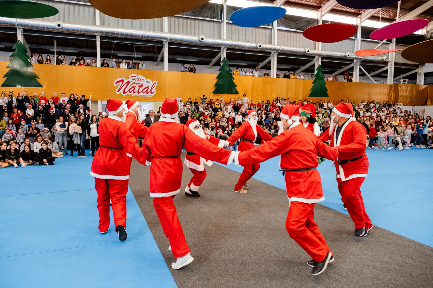 730 crianças da Calheta em festa de Natal