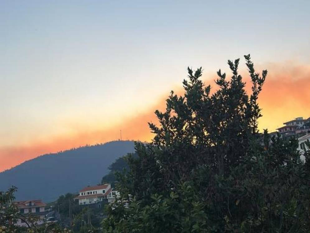 Fogo está a passar para o concelho de Câmara de Lobos