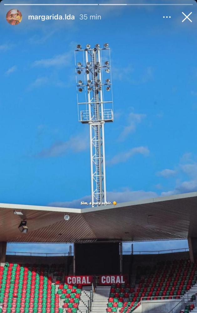 Gestora de marketing do futebolista publicou uma foto no Estádio do Marítimo com uma mensagem: “Sim, é para subir”.