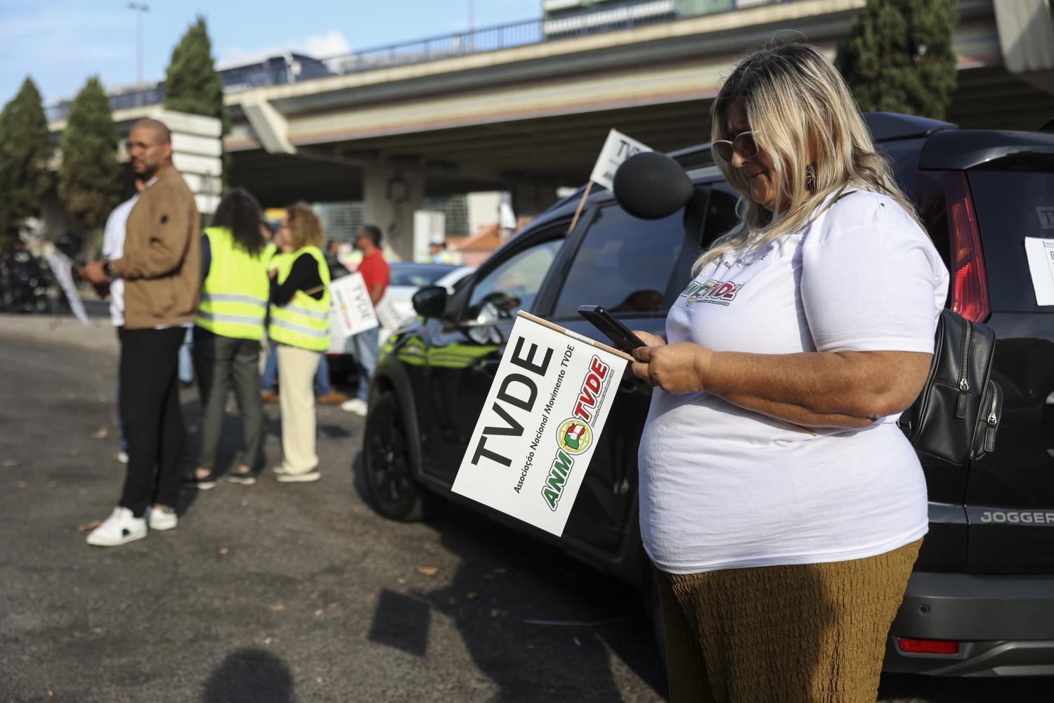 Manifestação de motoristas de TVDE que reivindicam melhores tarifas, selo holográfico e a revisão da lei que regula o setor TVDE, esta manhã em Lisboa, 23 de setembro de 2024 MIGUEL A. LOPES/LUSA