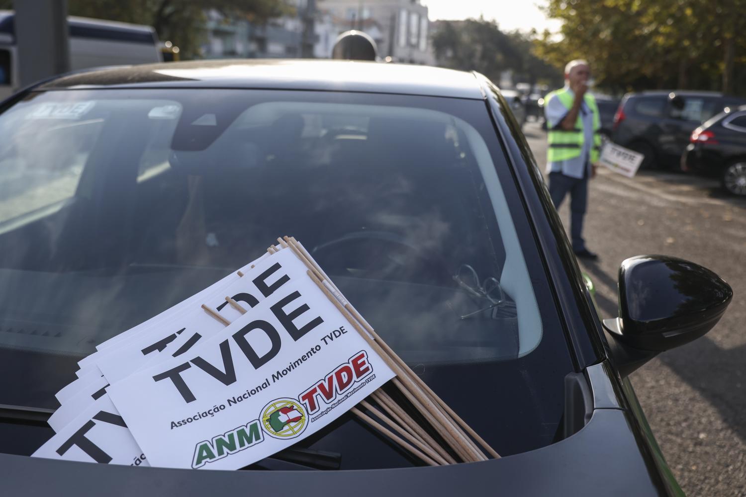 Manifestação de motoristas de TVDE que reivindicam melhores tarifas, selo holográfico e a revisão da lei que regula o setor TVDE, esta manhã em Lisboa, 23 de setembro de 2024 MIGUEL A. LOPES/LUSA