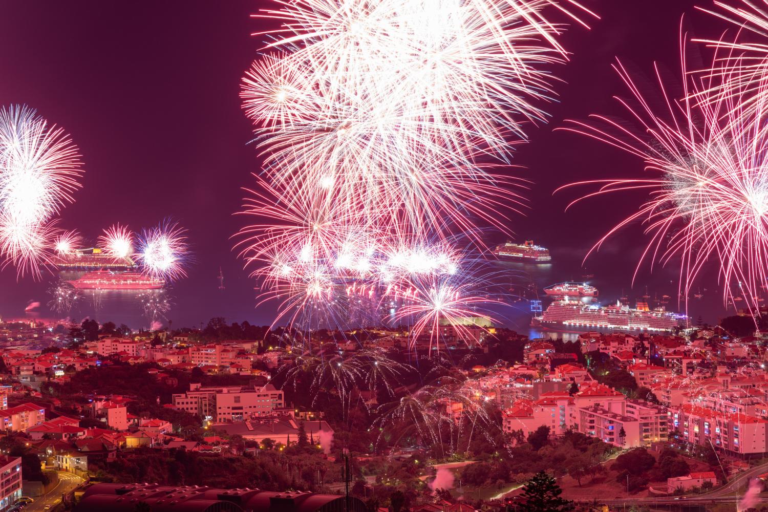 Olá, 2025: as 24 fotos que mostram como foi a passagem de ano no Funchal