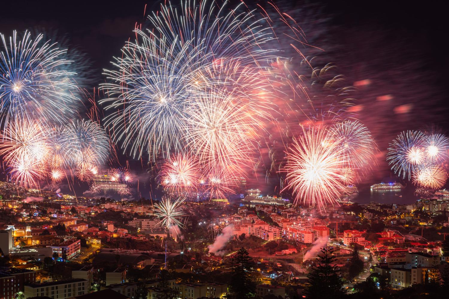 Olá, 2025: as 24 fotos que mostram como foi a passagem de ano no Funchal