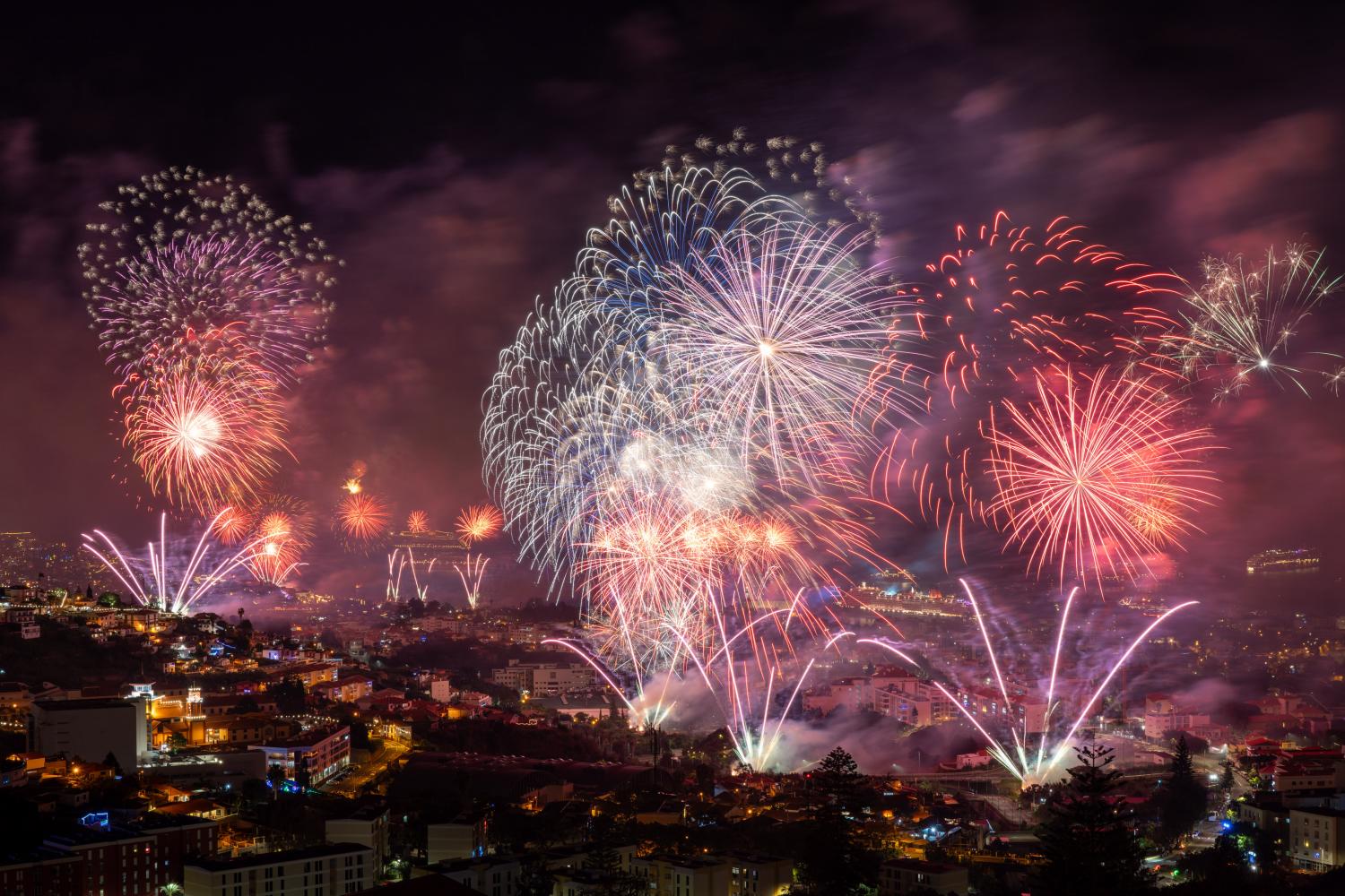 Olá, 2025: as 24 fotos que mostram como foi a passagem de ano no Funchal