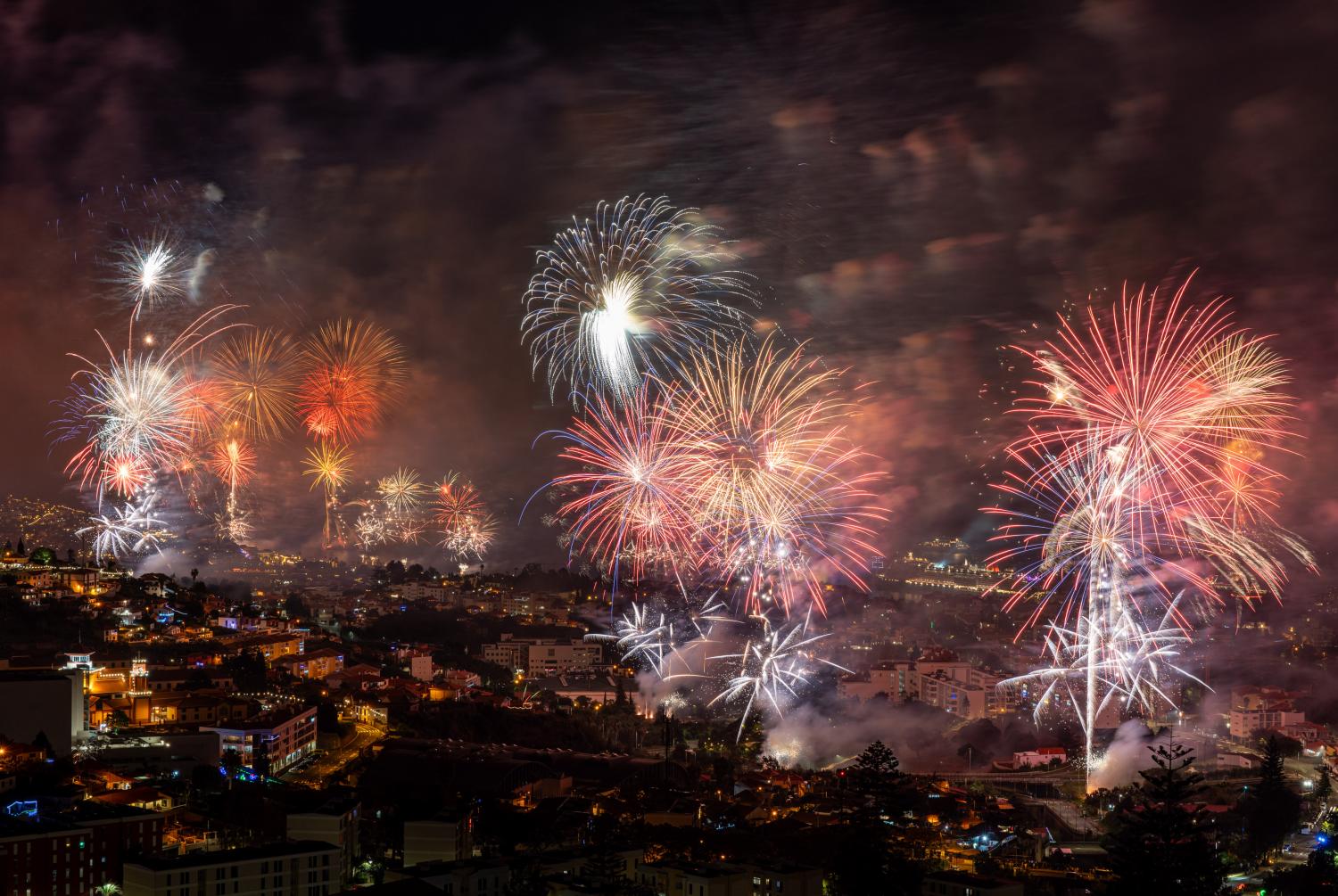 Olá, 2025: as 24 fotos que mostram como foi a passagem de ano no Funchal