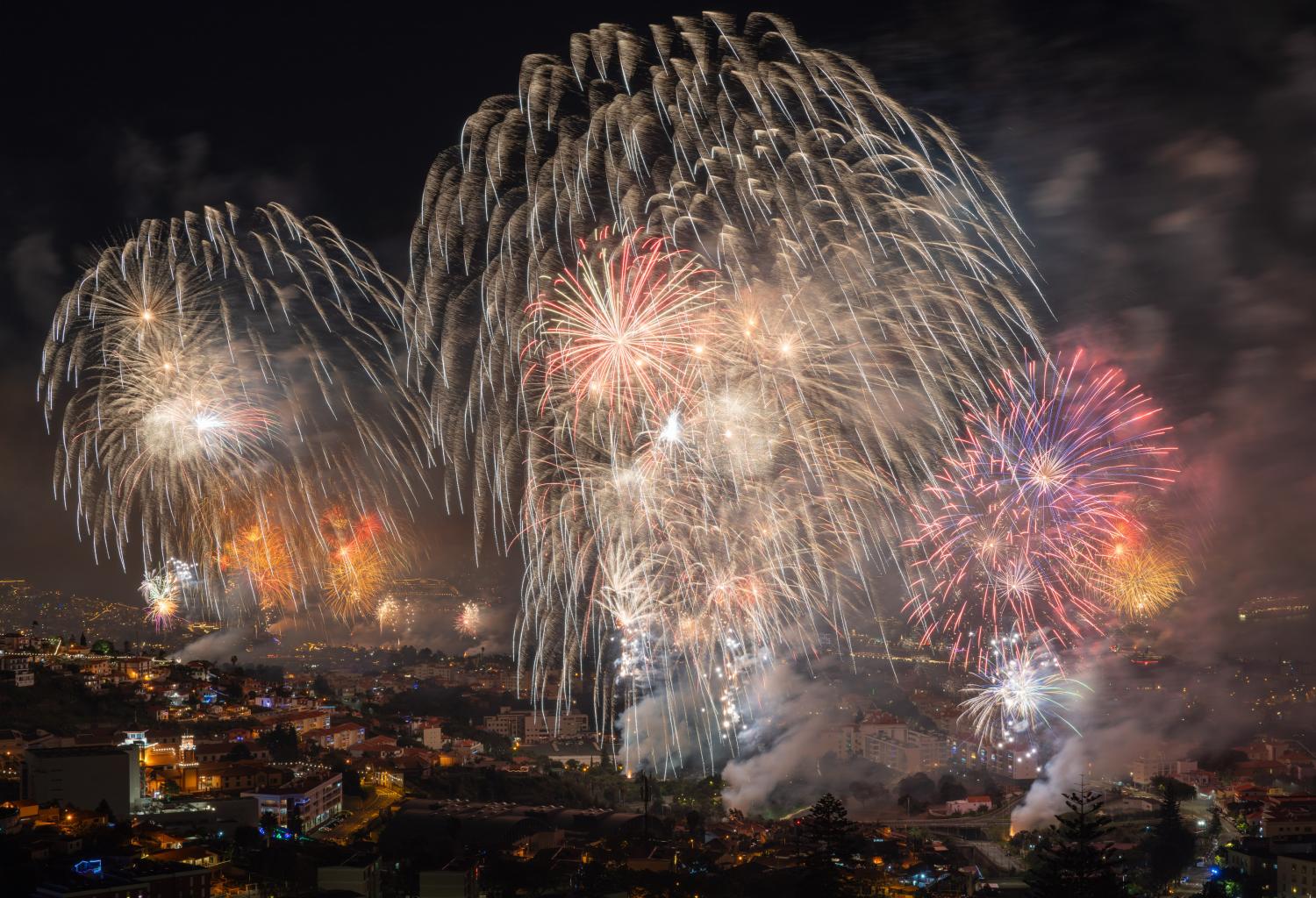 Olá, 2025: as 24 fotos que mostram como foi a passagem de ano no Funchal