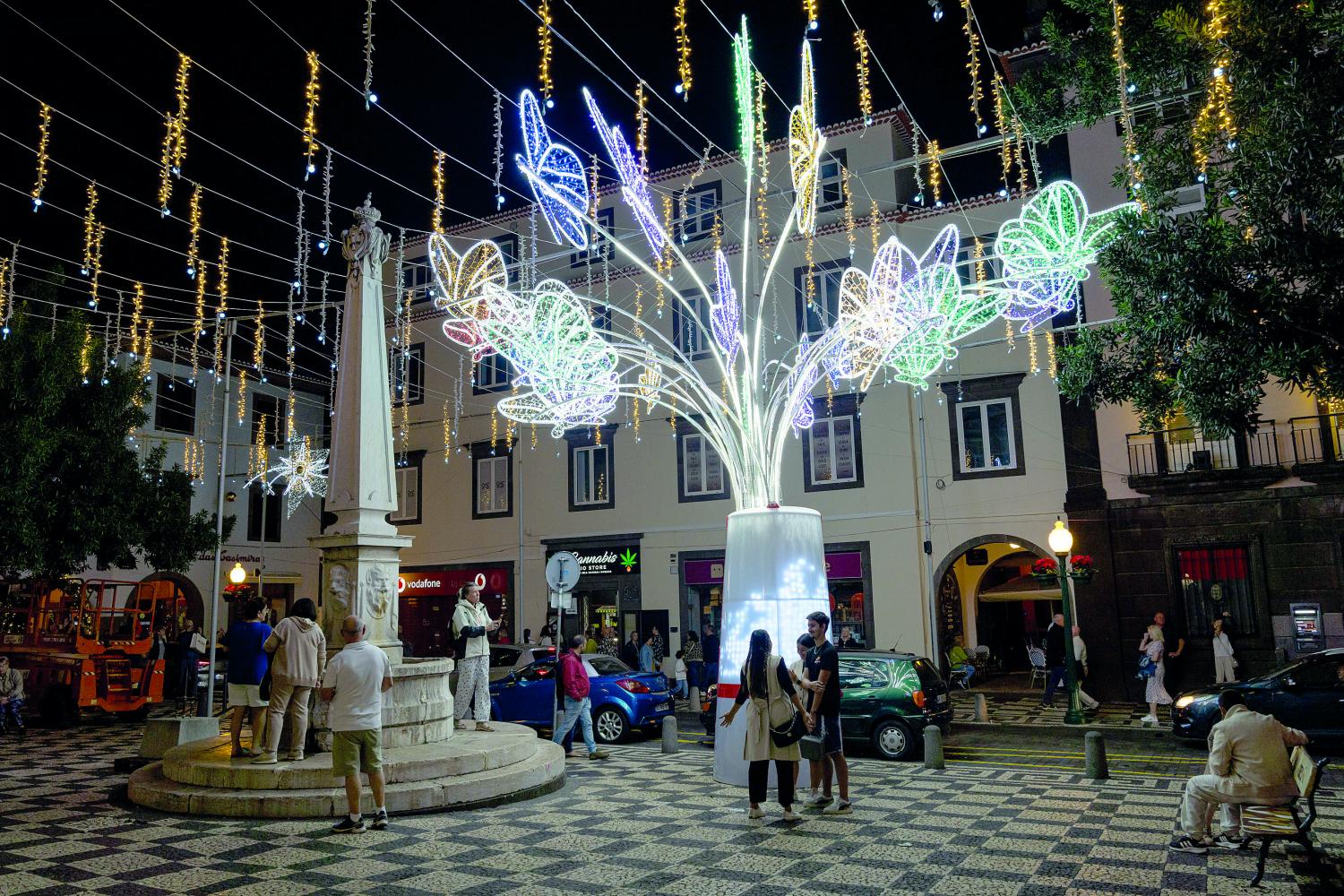 Veja o ‘Antes e Depois’ das luzes de Natal (com fotos)