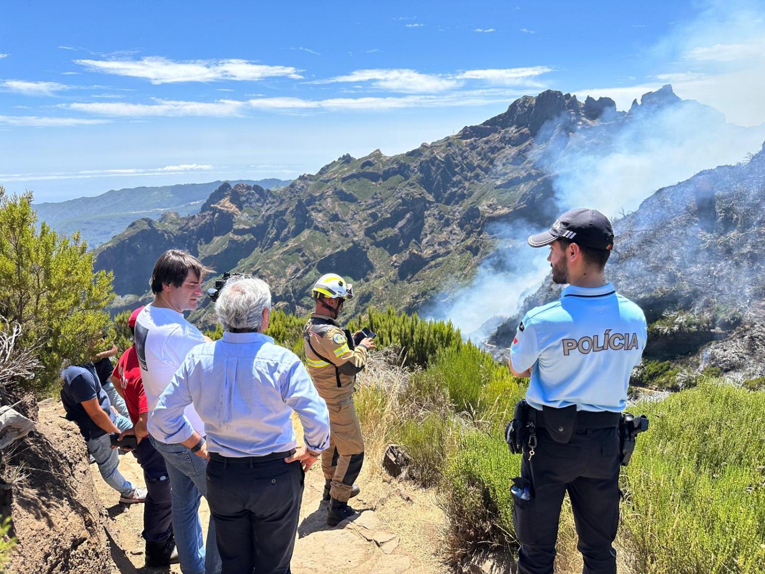 Incêndios: Presidente da Assembleia acompanha de perto trabalhos no Pico Ruivo (com fotos e vídeo)