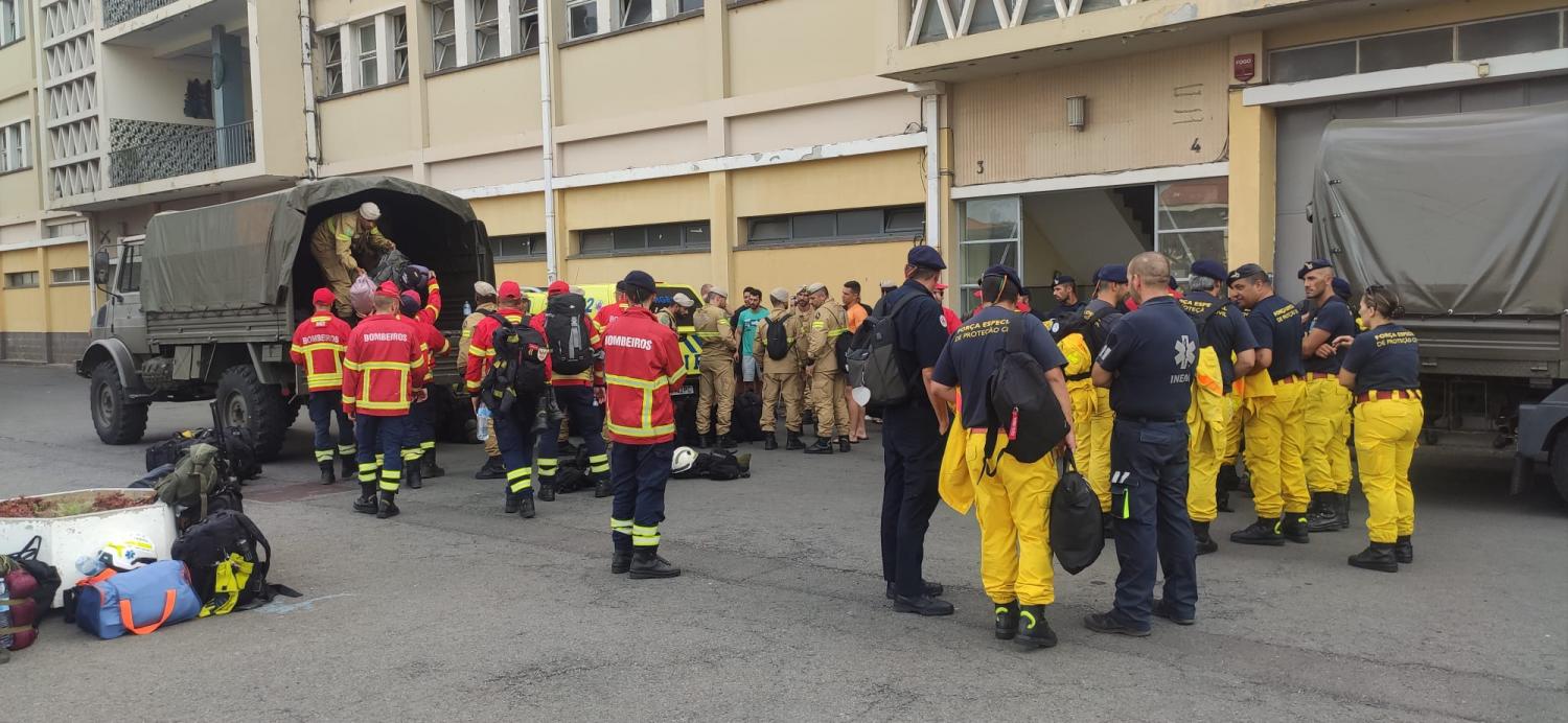 Incêndios: Exército reforça o apoio ao Serviço Regional de Proteção Civil (com fotos)