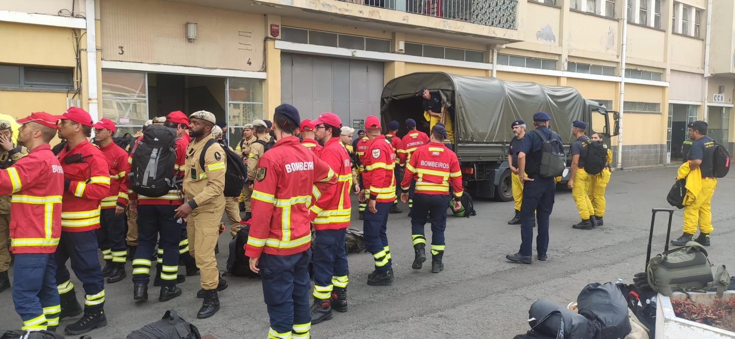 Incêndios: Exército reforça o apoio ao Serviço Regional de Proteção Civil (com fotos)