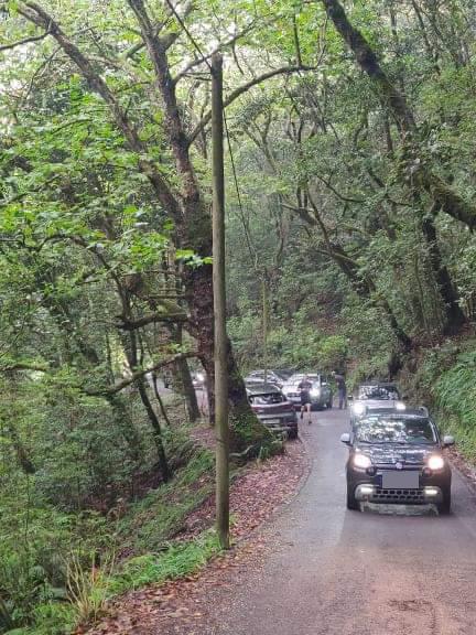 Trânsito caótico no acesso ao Parque Florestal das Queimadas