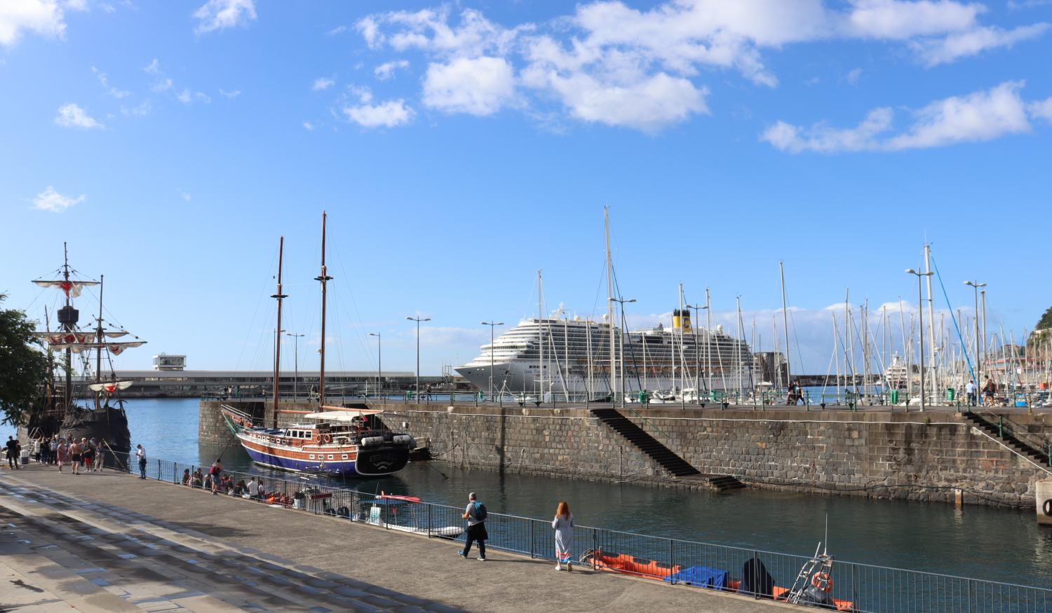 Porto do Funchal com dois navios e um movimento superior a 5.000 pessoas