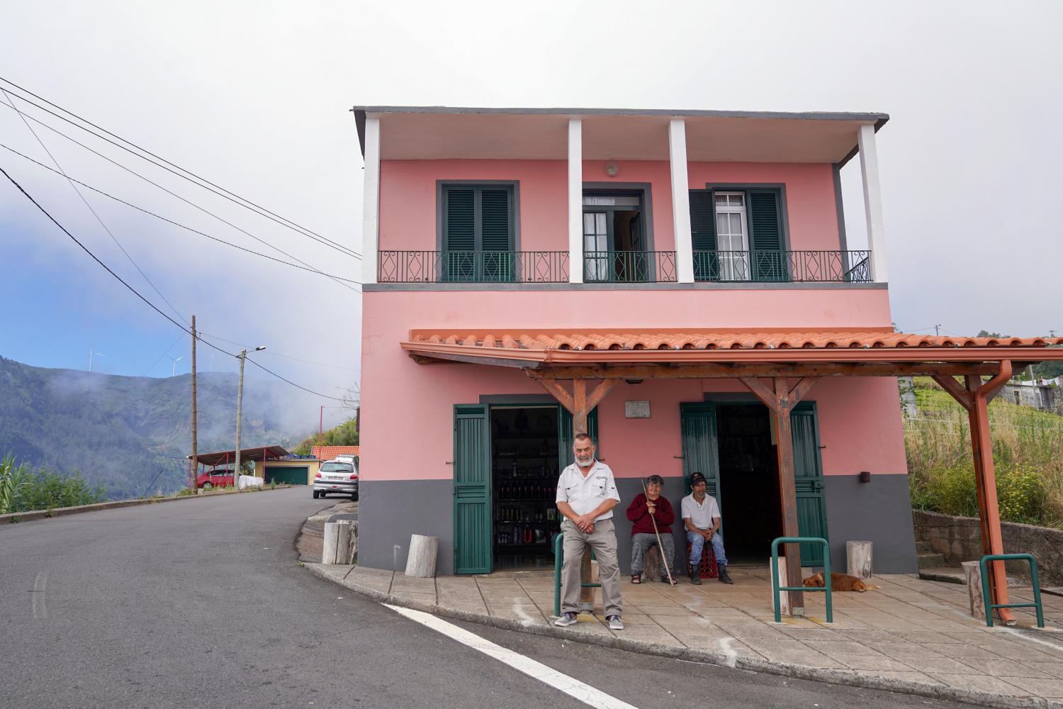 Perdidos e Achados: Água ecoa na Fajã dos Rolos (com fotos)