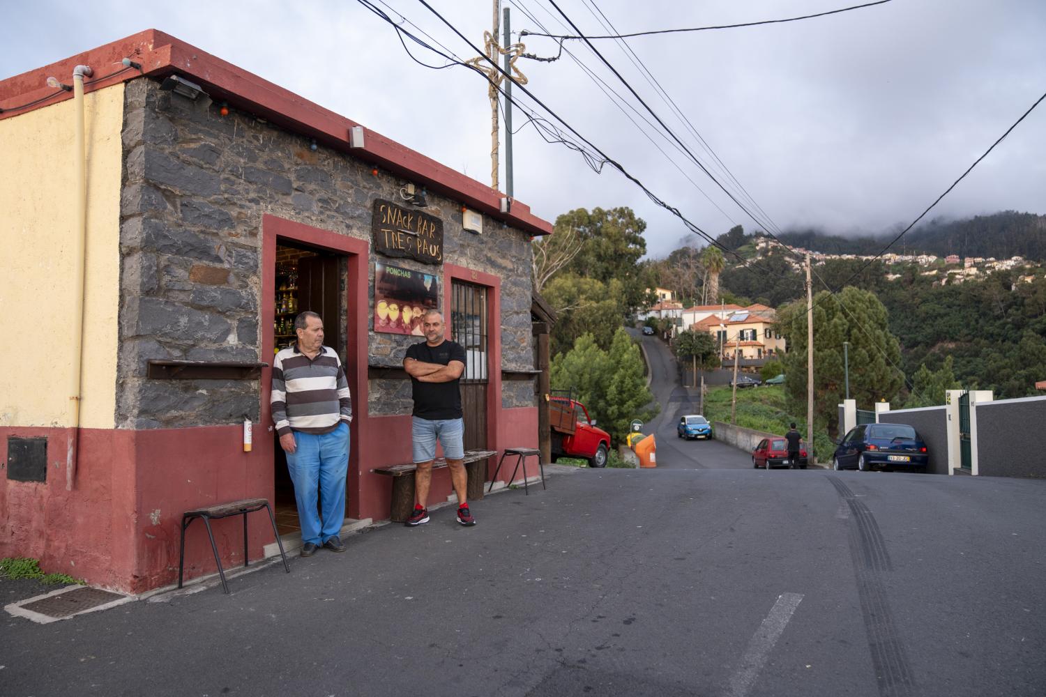 Estrada mudou a vida no lugar dos Três Paus