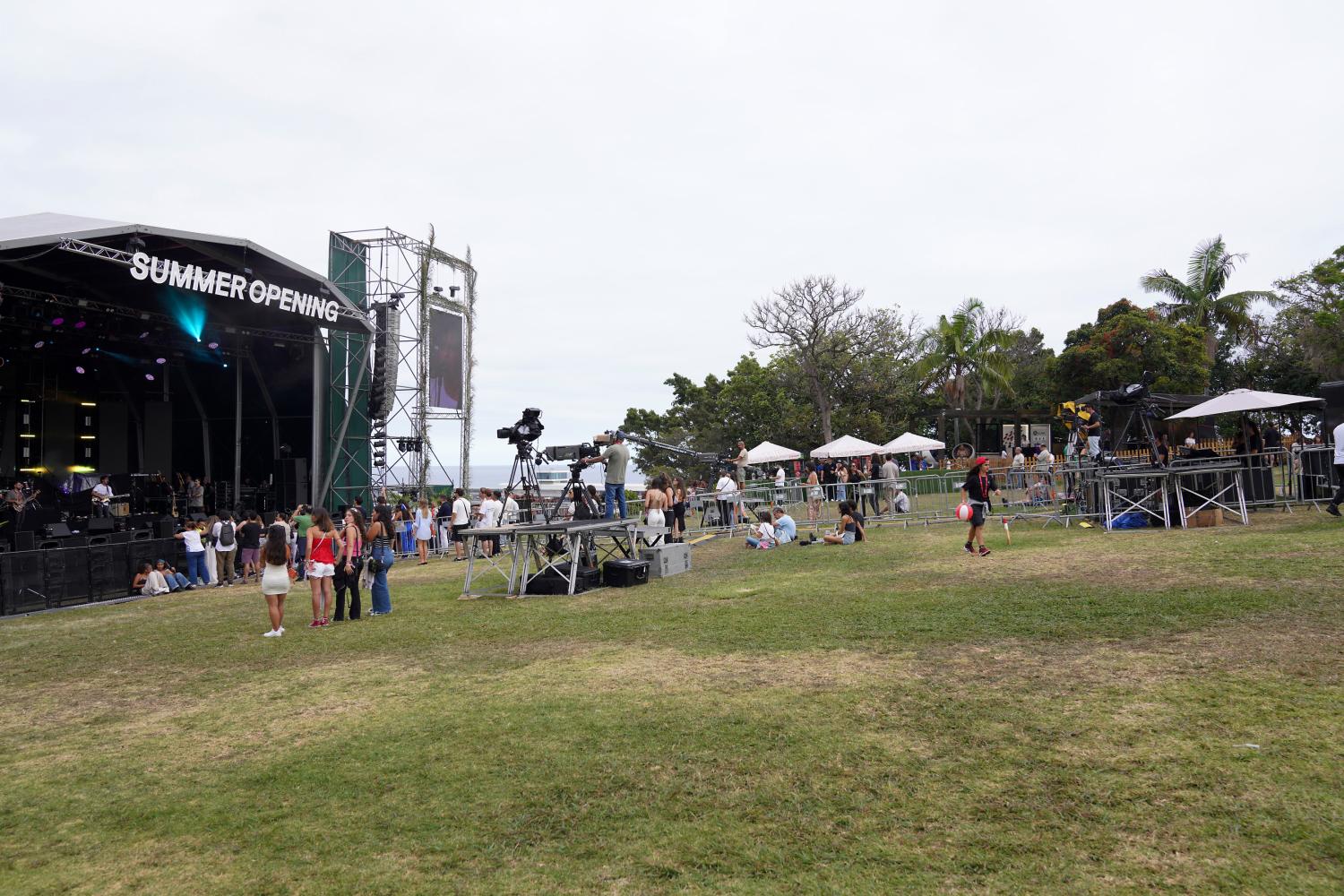 A Coligação Confiança acrescenta não ser contra os eventos, mas realça o perigo que representa as infraestruturas ainda no local.