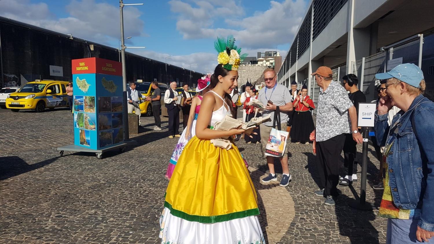 ‘Queen Anne’ traz 3.600 pessoas ao Funchal na sua escala inaugural